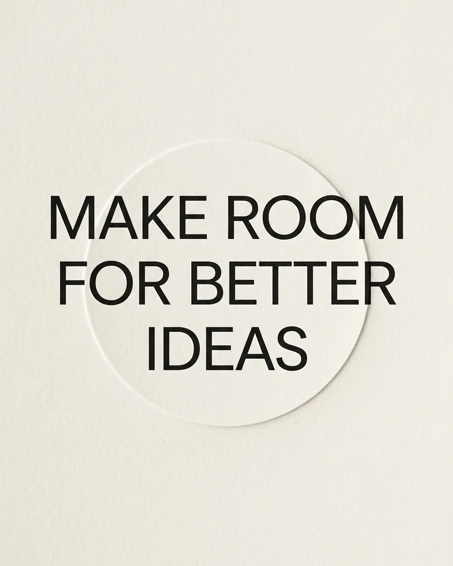 Tarjeta editorial minimalista con la frase MAKE ROOM FOR BETTER IDEAS sobre papel cálido.